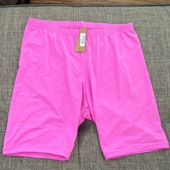 Skims Fit Everybody Bike Shorts - Picture 3 of 7